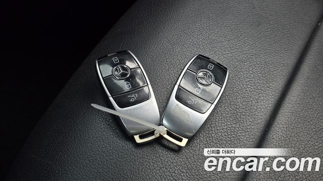 Mercedes-Benz E-Class 2019 — photo 16