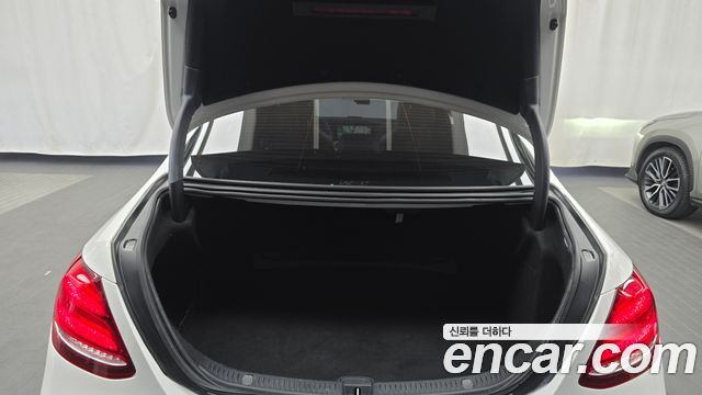 Mercedes-Benz E-Class 2019 — photo 18