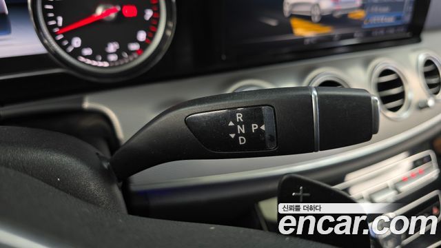 Mercedes-Benz E-Class 2019 — photo 19