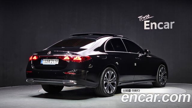 Mercedes-Benz E-Class 2024 — photo 2
