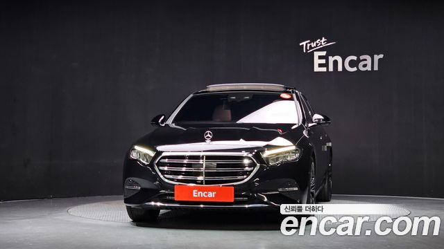 Mercedes-Benz E-Class 2024 — photo 3