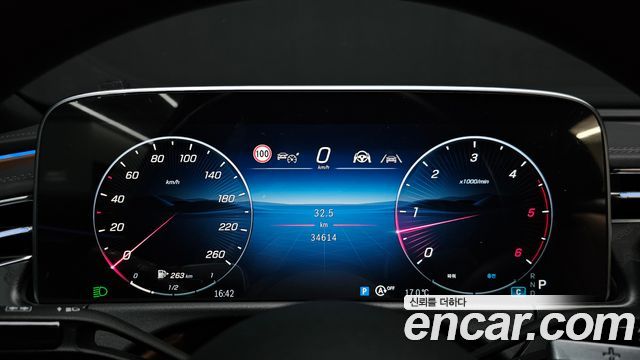 Mercedes-Benz E-Class 2024 — photo 11