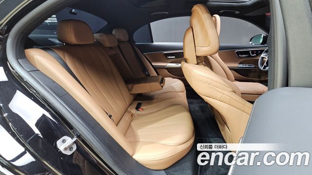 Mercedes-Benz E-Class 2024 — photo 18