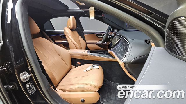 Mercedes-Benz E-Class 2024 — photo 16