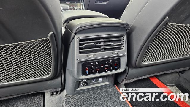 Audi Q8 2020 — photo 19