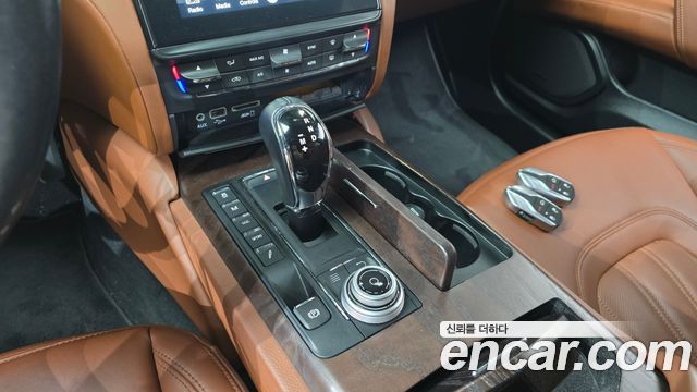 Maserati Quattroporte 2017 — photo 12