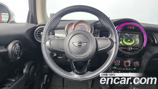 Mini Cooper 2018 — photo 19