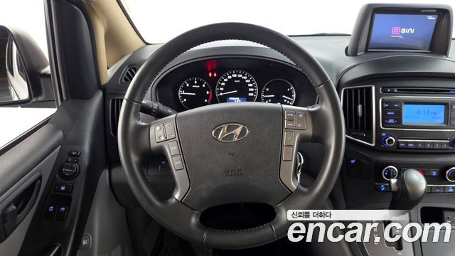 Hyundai Starex 2019 — photo 14