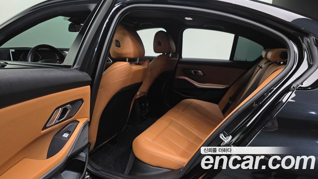 BMW 3-Series 2025 — photo 17