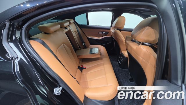 BMW 3-Series 2025 — photo 18