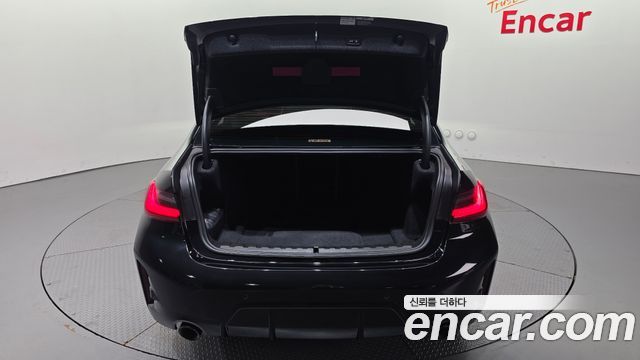 BMW 3-Series 2025 — photo 19