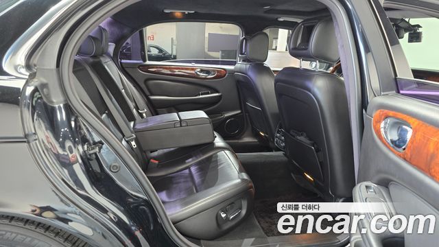 Jaguar XJ 2008 — photo 17