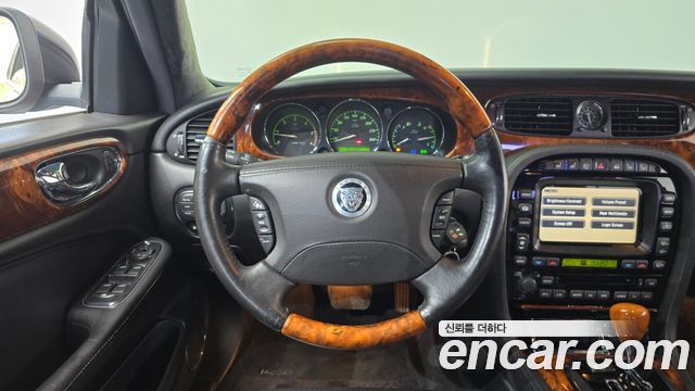 Jaguar XJ 2008 — photo 18