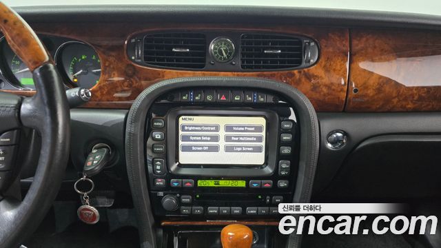 Jaguar XJ 2008 — photo 19