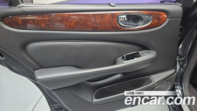 Jaguar XJ 2008 — photo 15