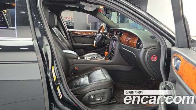 Jaguar XJ 2008 — photo 16