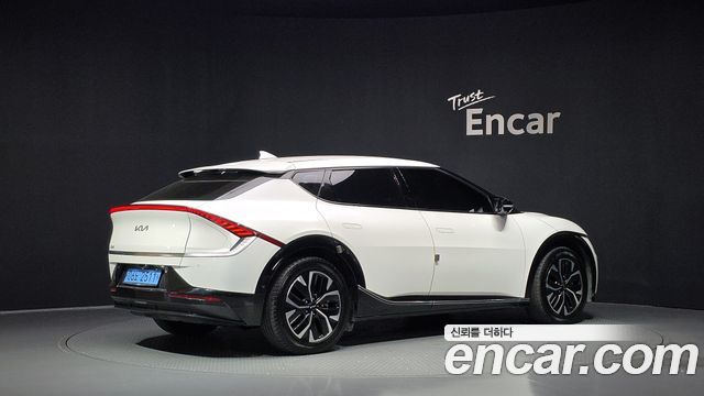 Kia EV6 2023 — photo 2