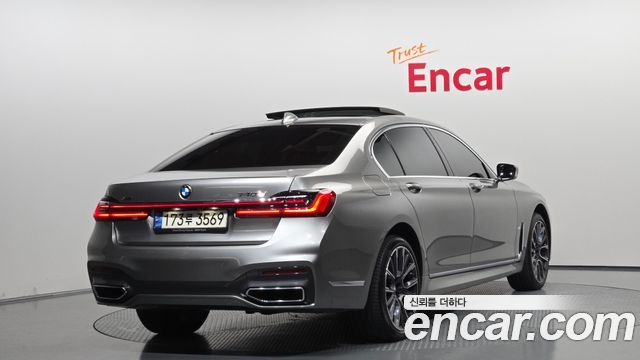 BMW 7-Series 2022 — photo 2
