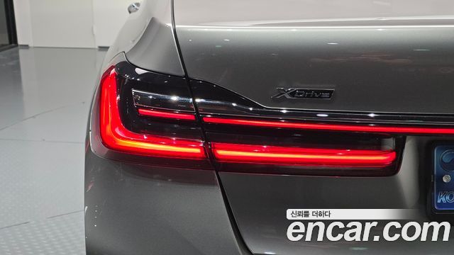 BMW 7-Series 2022 — photo 9