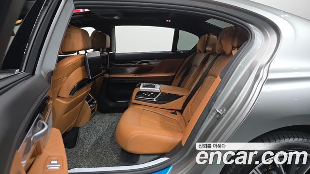 BMW 7-Series 2022 — photo 29