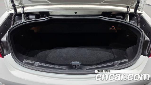 Mercedes-Benz E-Class 2018 — photo 21
