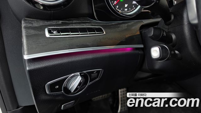 Mercedes-Benz E-Class 2018 — photo 25