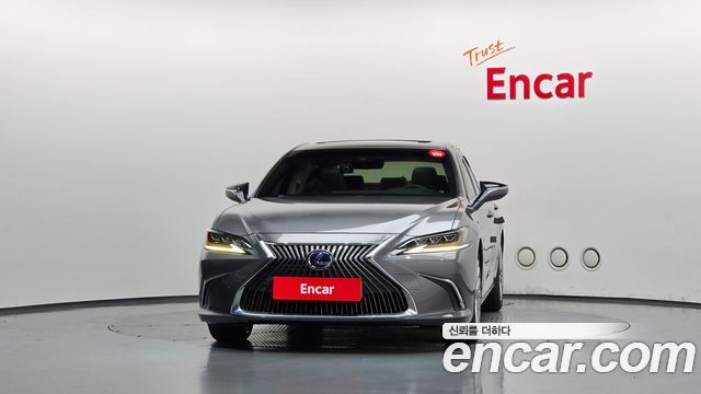 Lexus ES 2019 — photo 3