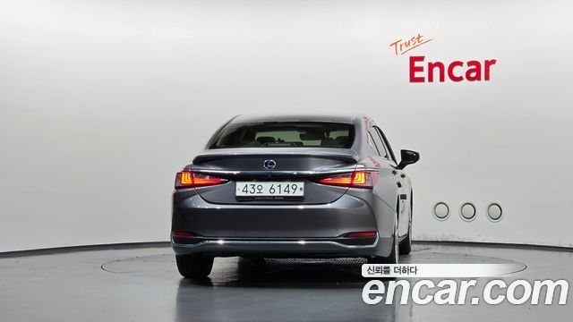 Lexus ES 2019 — photo 4