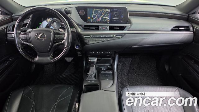Lexus ES 2019 — photo 10