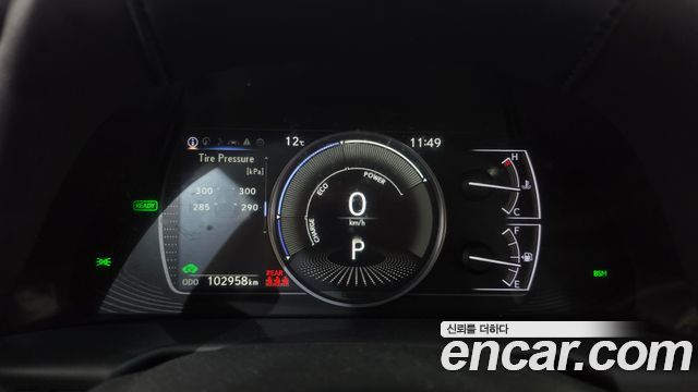 Lexus ES 2019 — photo 11