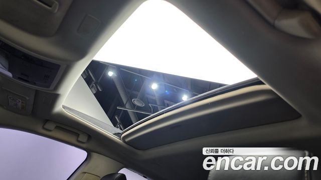 Lexus ES 2019 — photo 22