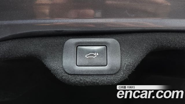 Lexus ES 2019 — photo 23