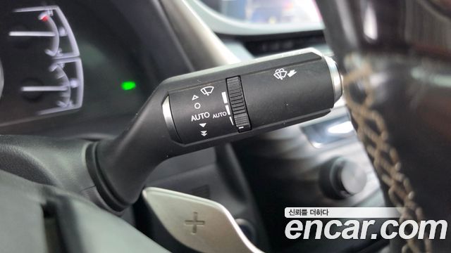 Lexus ES 2019 — photo 30