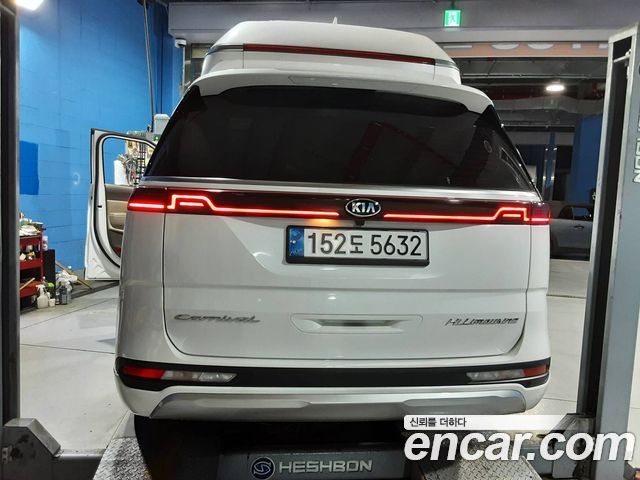 Kia Canival 2021 — photo 2