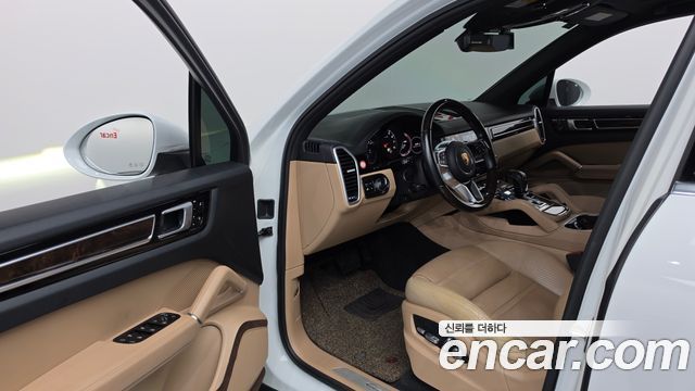 Porsche Cayenne 2019 — photo 10