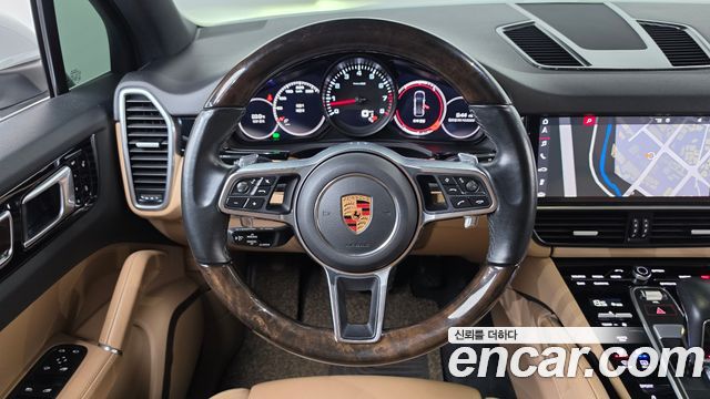 Porsche Cayenne 2019 — photo 13