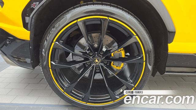 Lamborghini Urus 2020 — photo 5