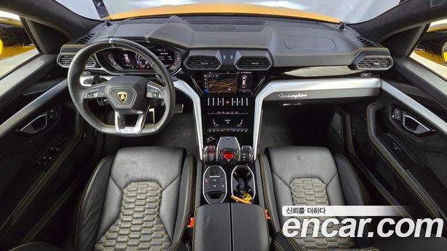 Lamborghini Urus 2020 — photo 10
