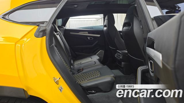 Lamborghini Urus 2020 — photo 17