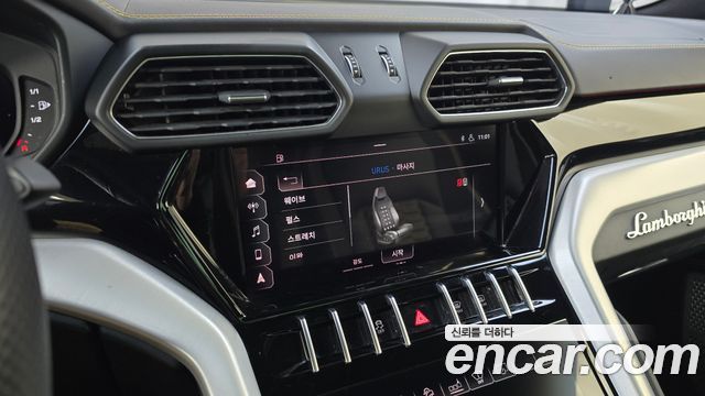 Lamborghini Urus 2020 — photo 20