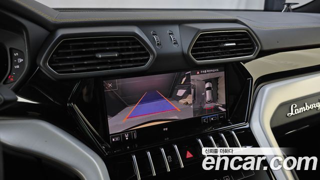 Lamborghini Urus 2020 — photo 21