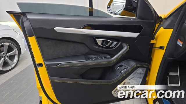 Lamborghini Urus 2020 — photo 14