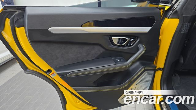 Lamborghini Urus 2020 — photo 15