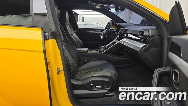 Lamborghini Urus 2020 — photo 16