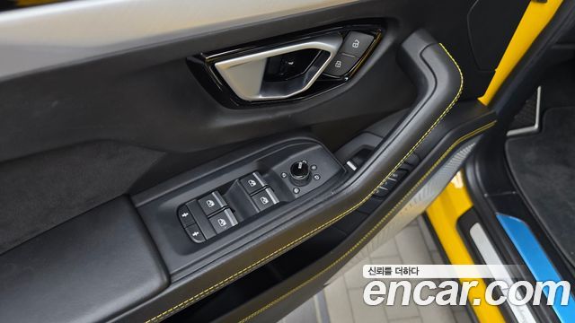 Lamborghini Urus 2020 — photo 30