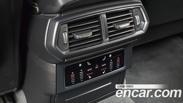 Lamborghini Urus 2020 — photo 31