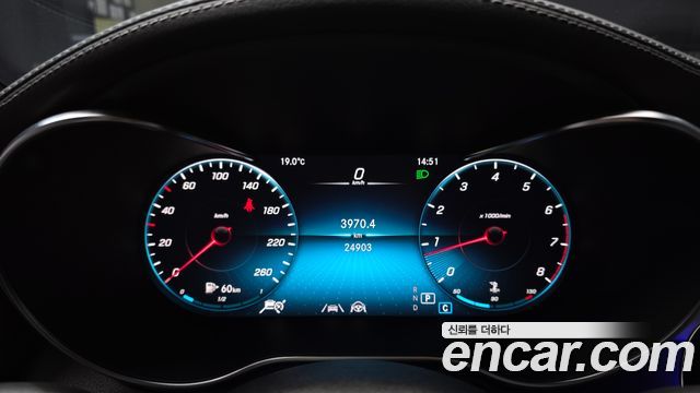 Mercedes-Benz C-Class 2023 — photo 11