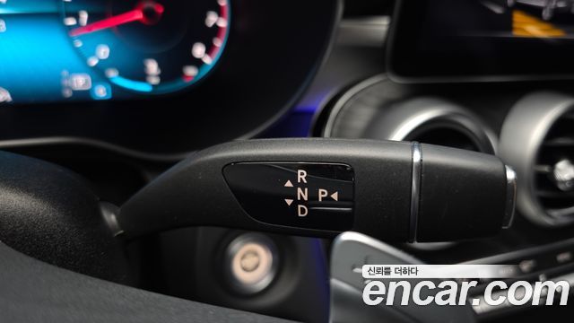 Mercedes-Benz C-Class 2023 — photo 12