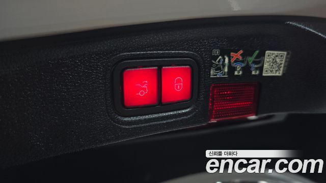Mercedes-Benz C-Class 2023 — photo 29