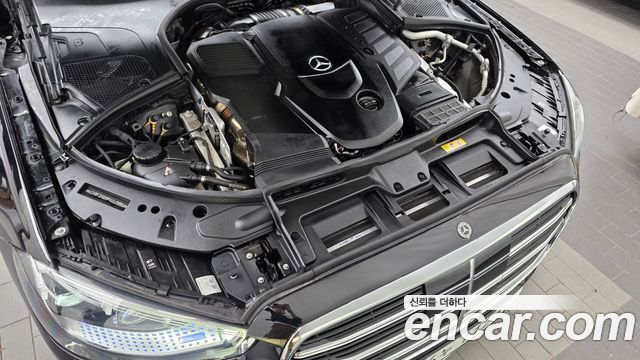 Mercedes-Benz S-Class 2023 — photo 6